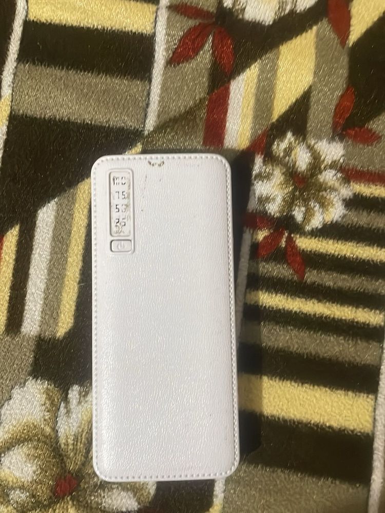10000MAH POWER BANK WITH CABLE.