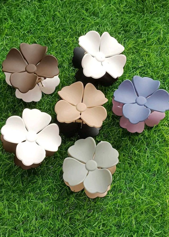 Mate Floral Design Korean Hair Claw