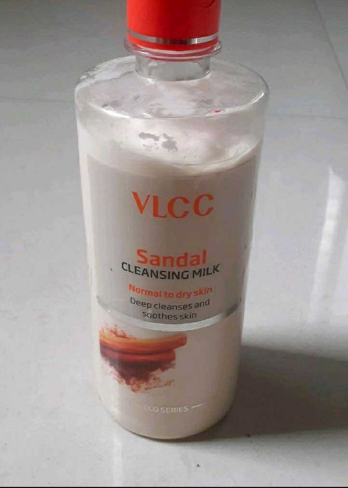 VLCC Cleansing Milk