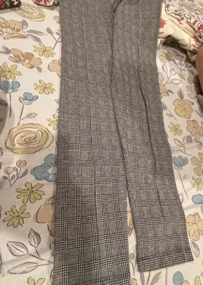 ZARA Plaid/checks Trousers - Stylish &amp; Comfortable