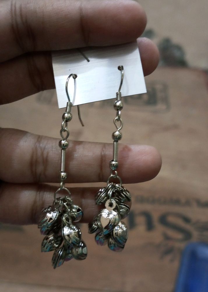 pair of 2 Earrings