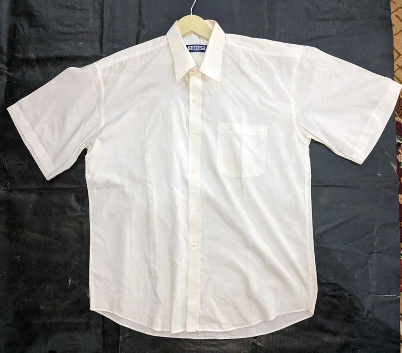 Trady White Men’s Shirt – Size M | USED