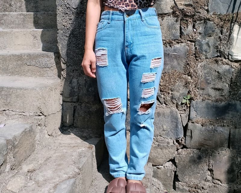 Distressed High Waisted Jeans