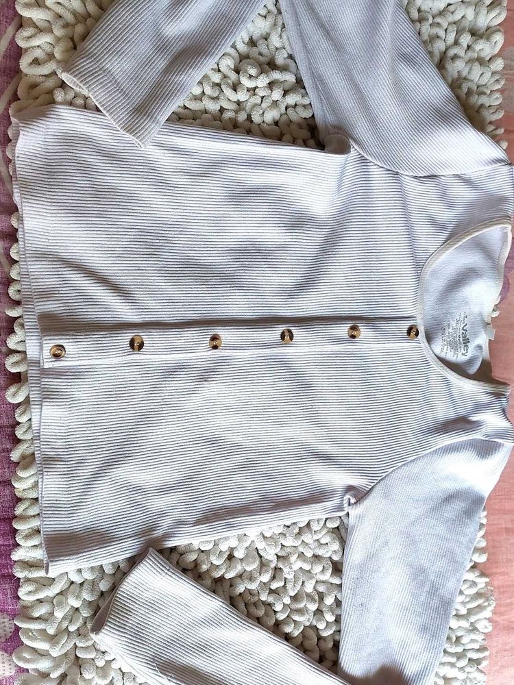 CLASSY WHITE TOP🎀