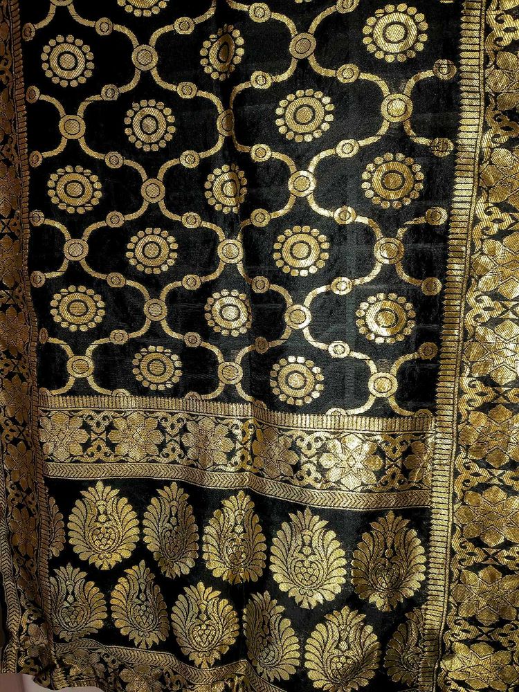 Elegant Black &amp; Gold Dupatta