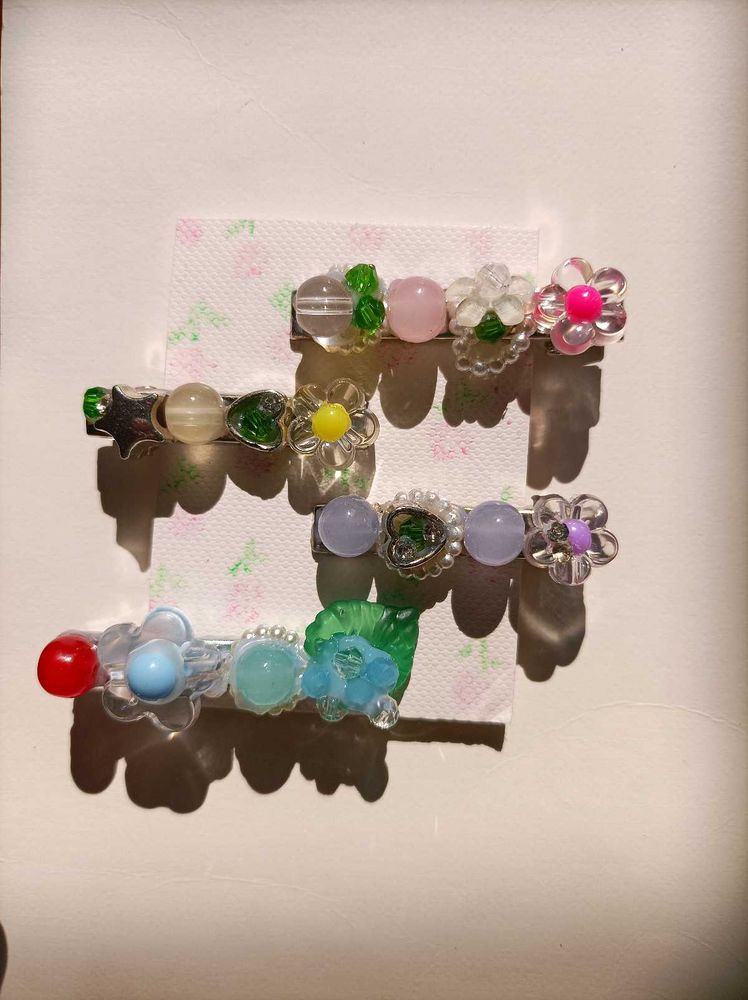Handmade Beaded Hair Clips💐