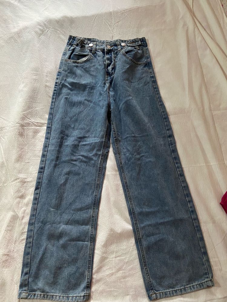 Wide Leg Jeans With Ruffle Top