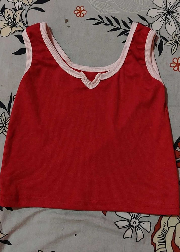 A RED CROP TOP🍒