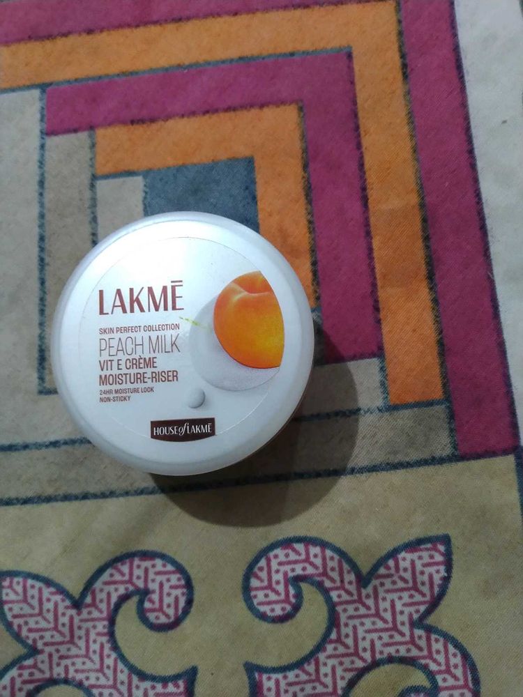 Lakme Peach Milk Moisturizer