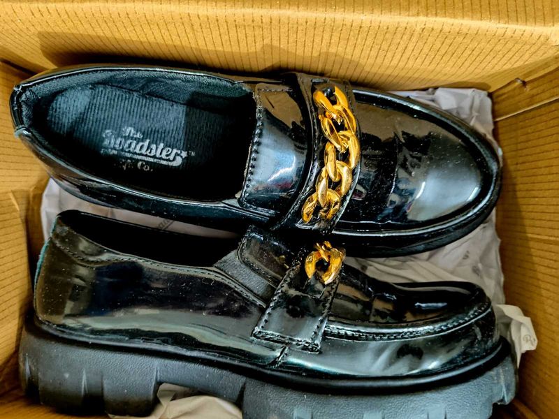 Roadster Chain Loafer For Women