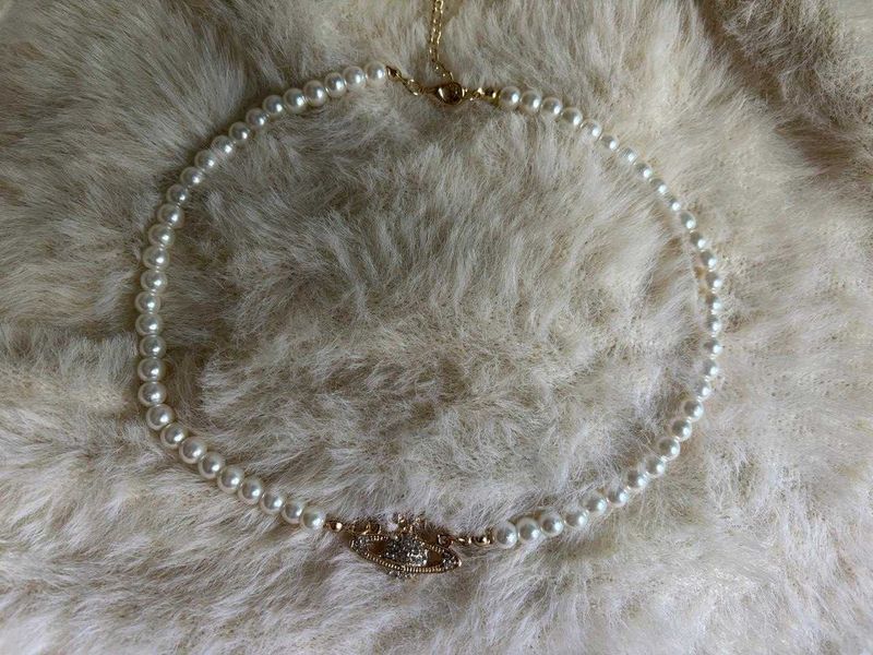 Vivienne Westwood inspired pearl necklace