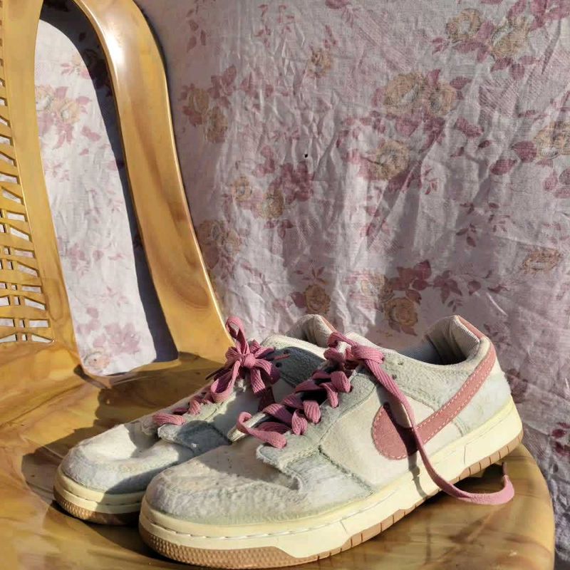 Nike Sneakers - Pink Accents