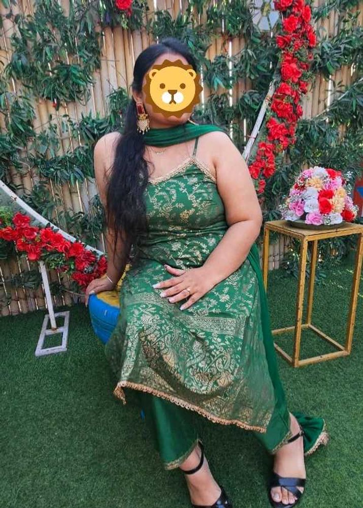 Sleeveless Mehendi Outfit
