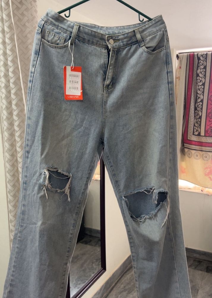 Ripped Wide Leg Jeans 32 waist tight for me