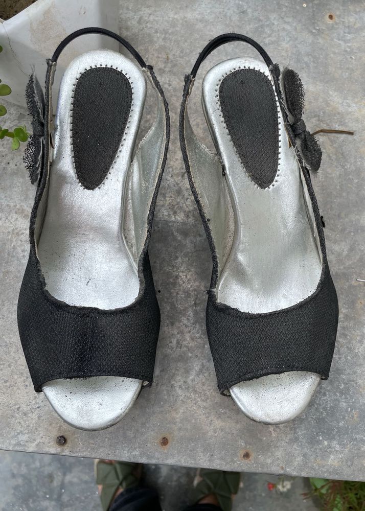 Stylish Black Wedges – Comfortable &amp; Trendy Footwe
