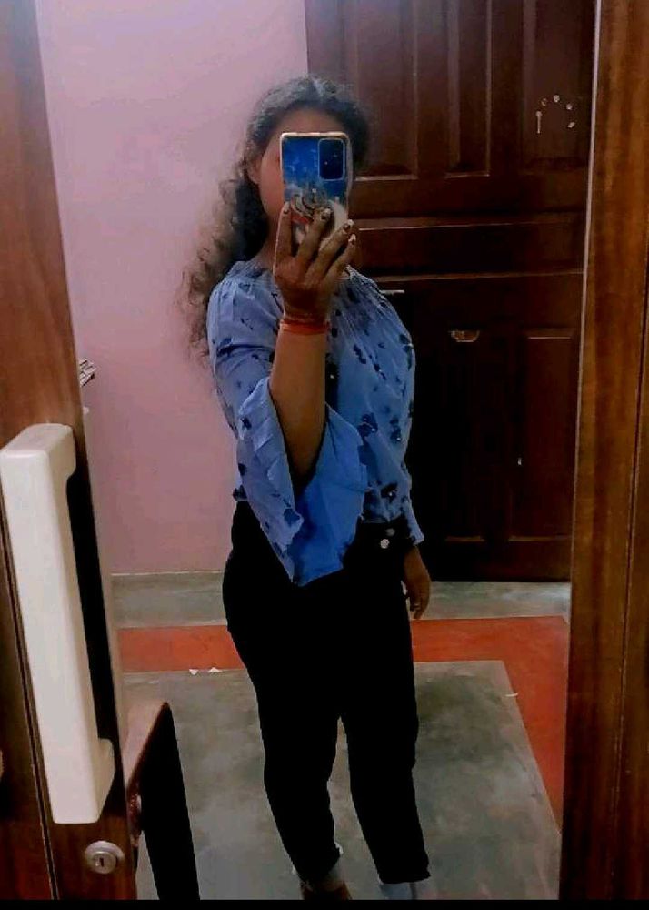 Off Shoulder Blue Top With Skinny Black Jeans Set.