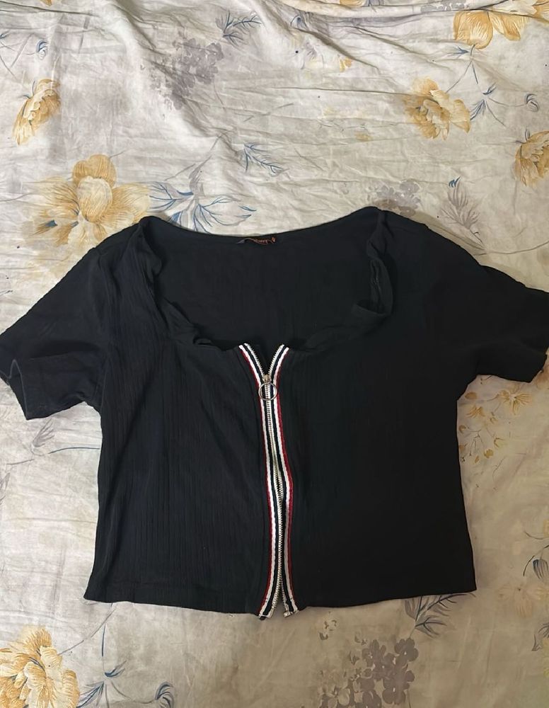 Stylish Black Zip-Up Crop Top