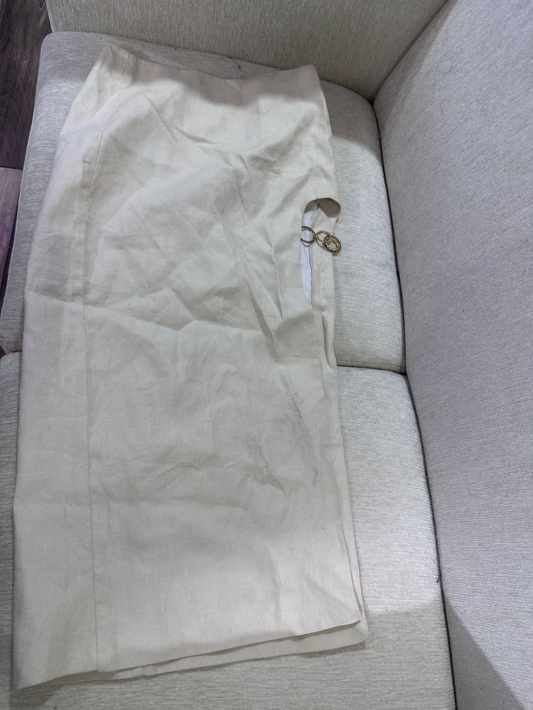 ZARA SKIRT WITH SLIT ONE SIDE