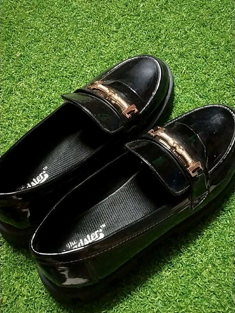 BLACK CHIC WOMEN&#39;S LOAFERS