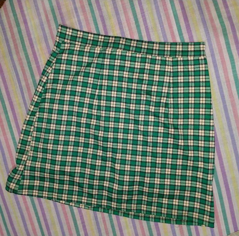 Stylish skirt with attached inner.