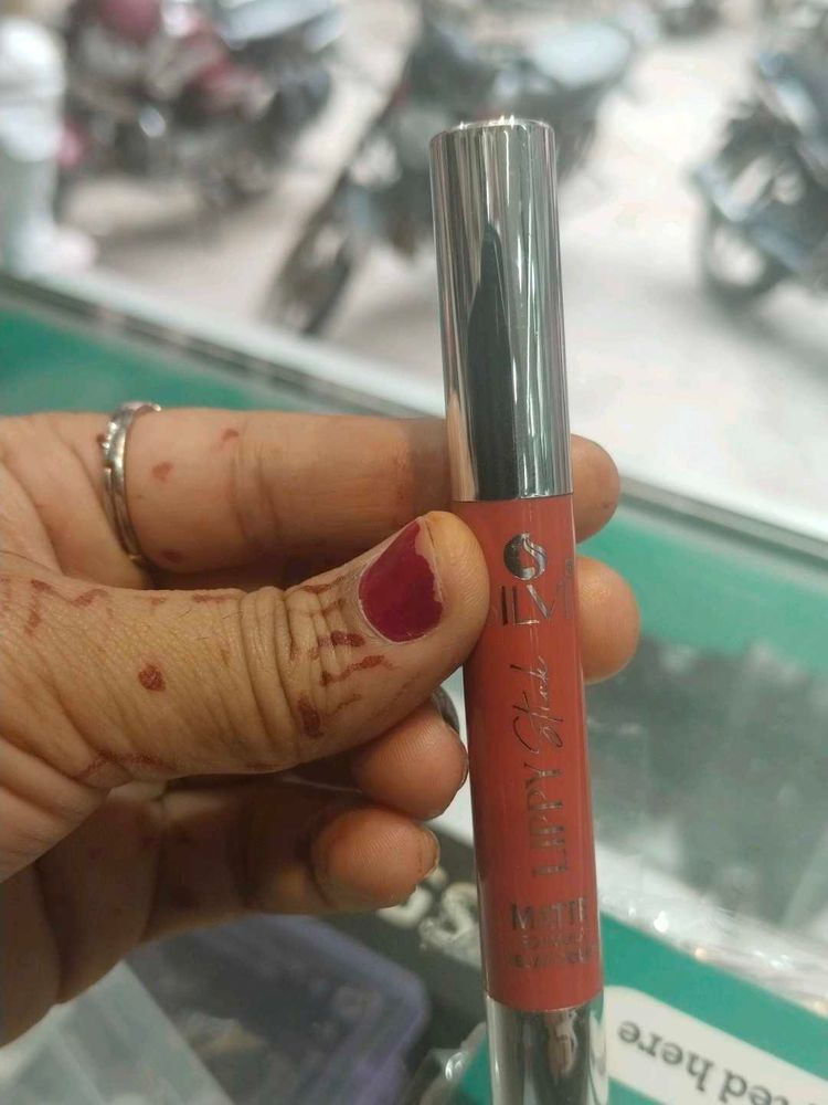 Illa Matte Addict Lipstick