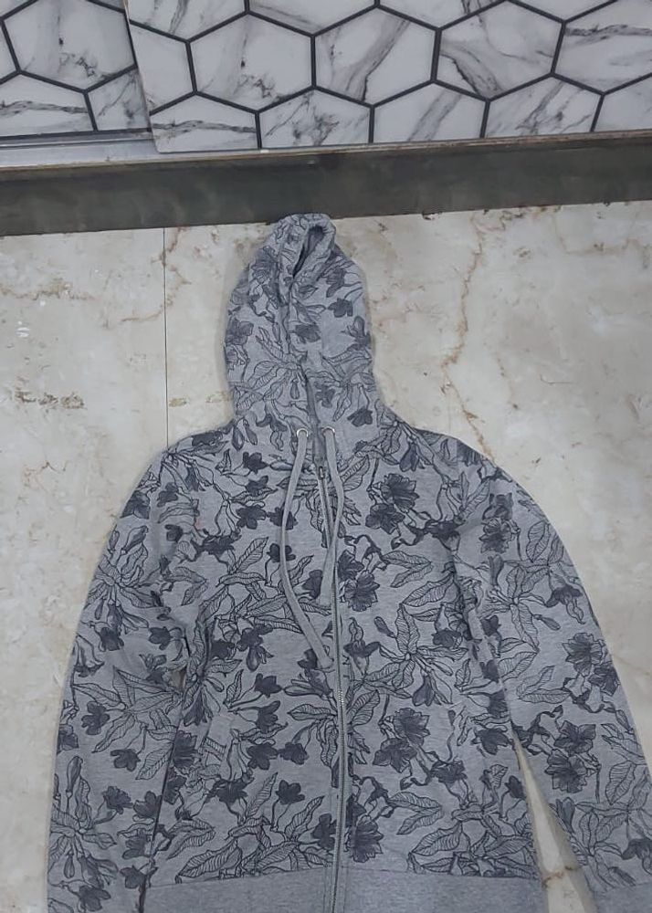 Grey Sweat Shirt Size S brand Max
