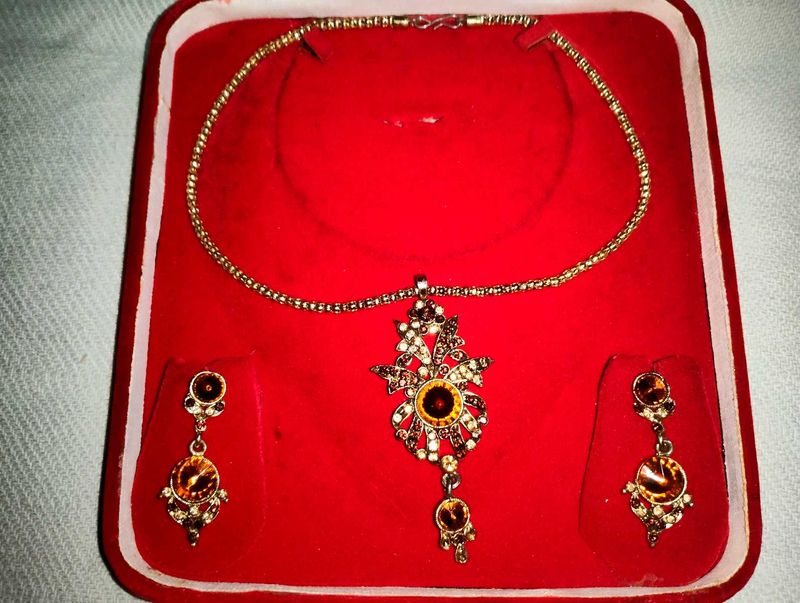 Elegant Necklace &amp; Earring Set 💫
