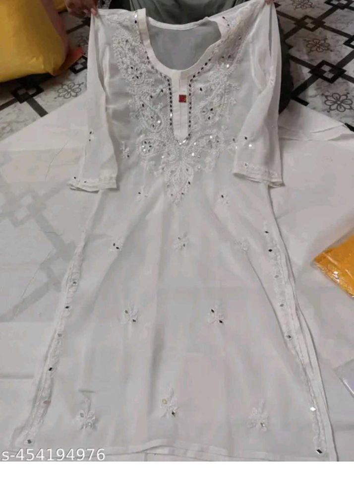 Geoggetee Chikankari Kurti
