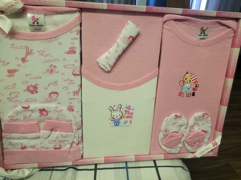 New Born Baby 8 Pieces Gift Set