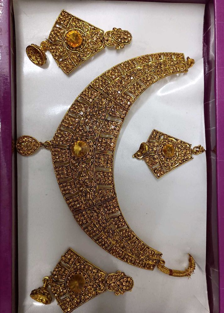 Elegant Gold-Tone Jewelry Set
