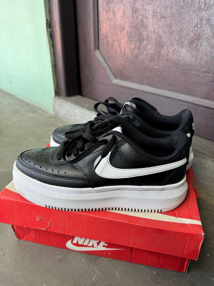 NIKE Womens Court Vision Alta