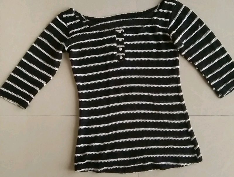 Black And White Woolen Top Size:Small(S)