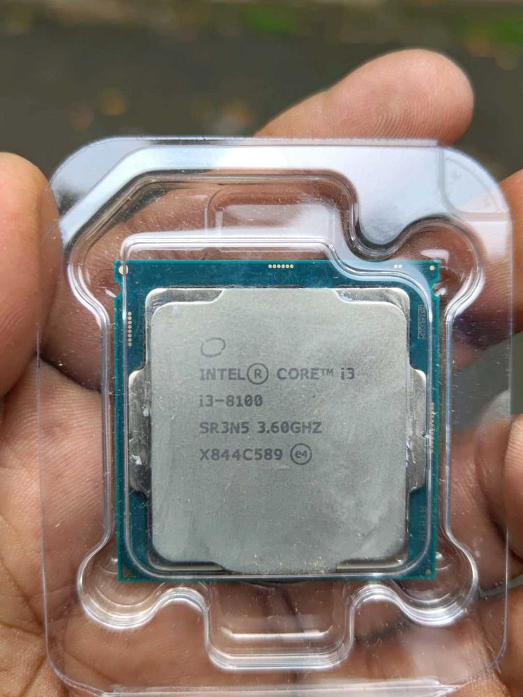 Intel i3-8100 processor + Original Cooler