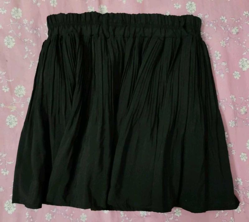 Black Pleated Short Skirt