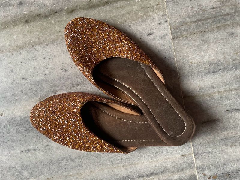 Rose gold Glittery juttis