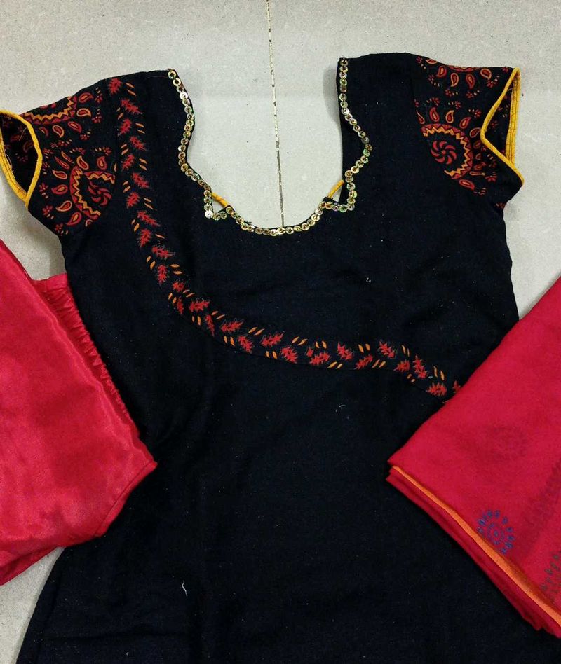 Kurta Set For Ladies..