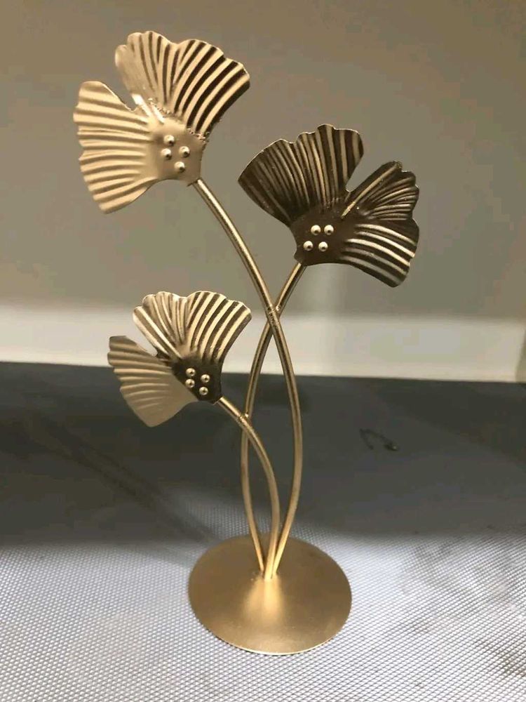 Metal Floral Showpiece