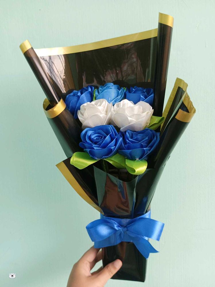 Blue &amp; White Rose Bouquet