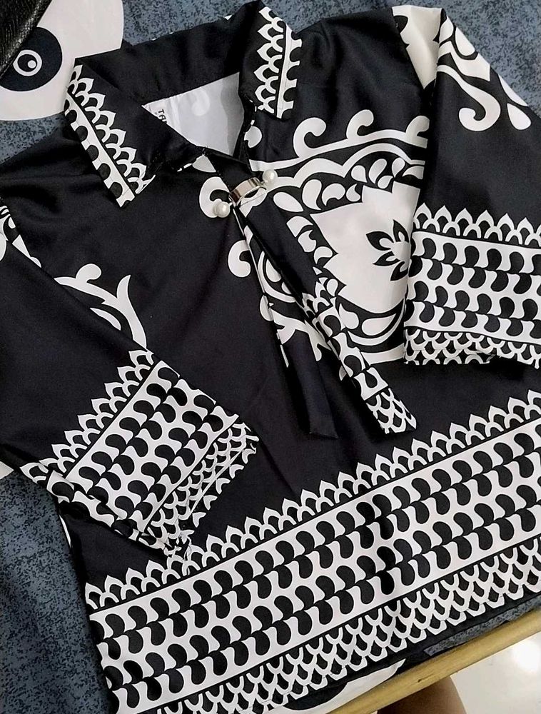Patterned Black &amp; White Top