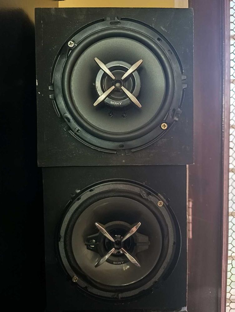 Sony Speakers Pair With Free Speaker Cabinets