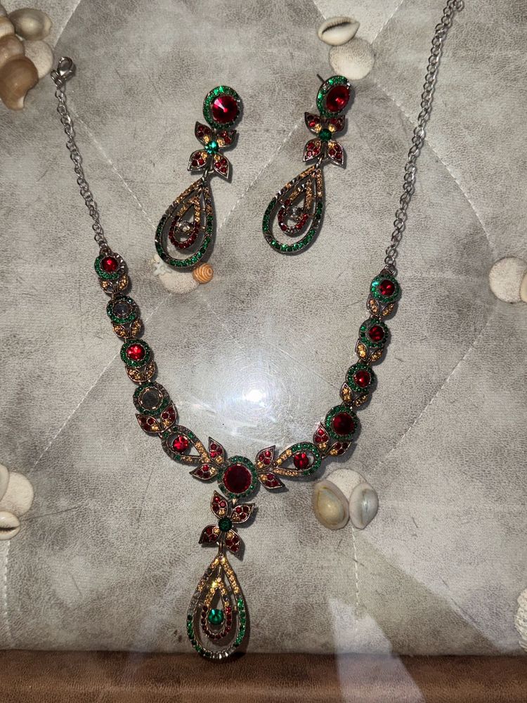 Red &amp; Green Jewel Necklace Set