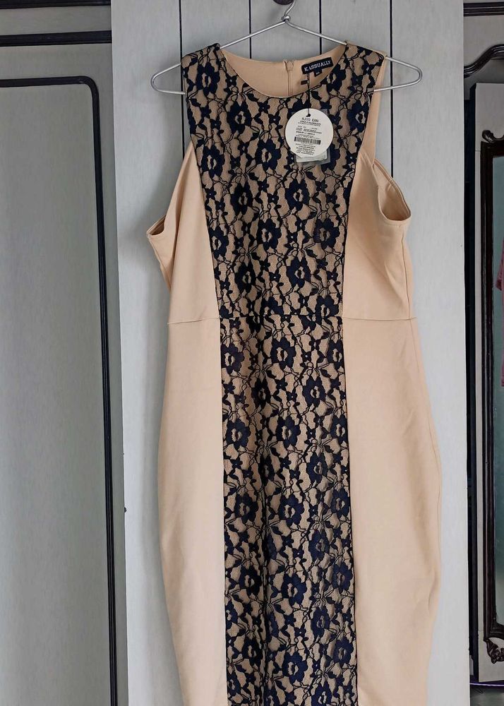 Elegant Lace Sheath Dress