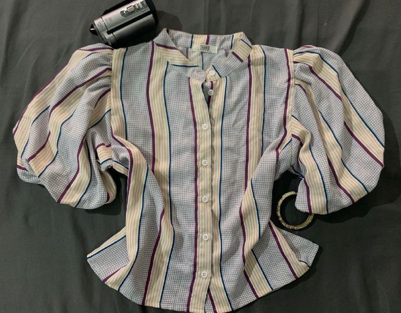 ruffle sleeved torso crop top