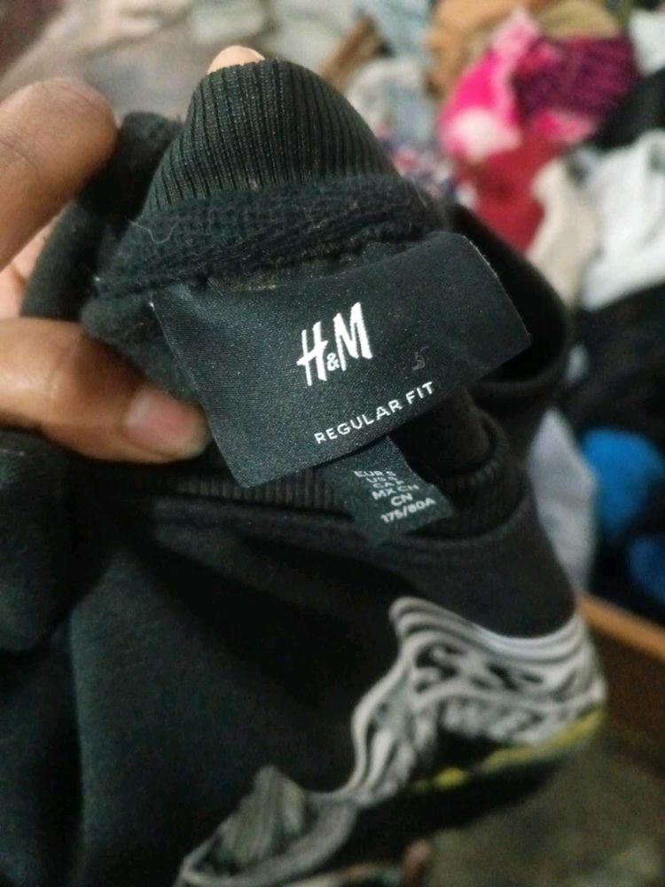 H&amp;M Black Graphic Print Sweatshirt