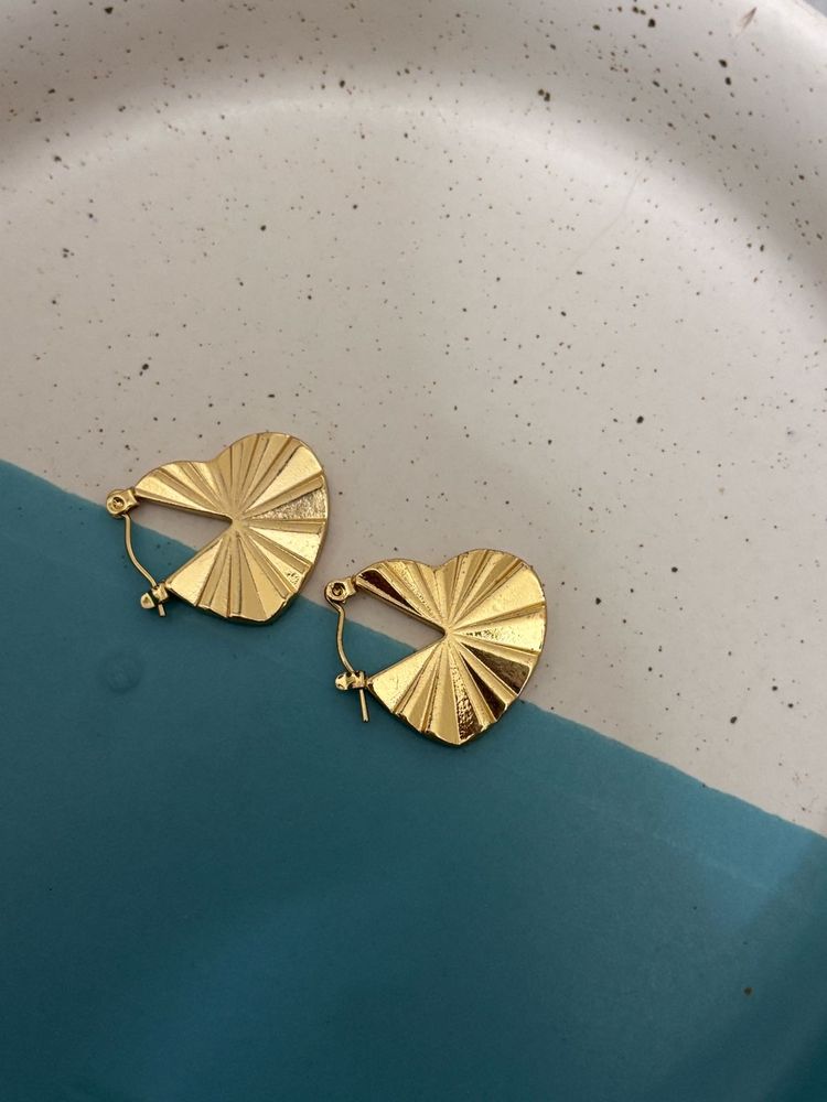 Heartbeat Radiance - Sculpted Gold HeartHoop Earr