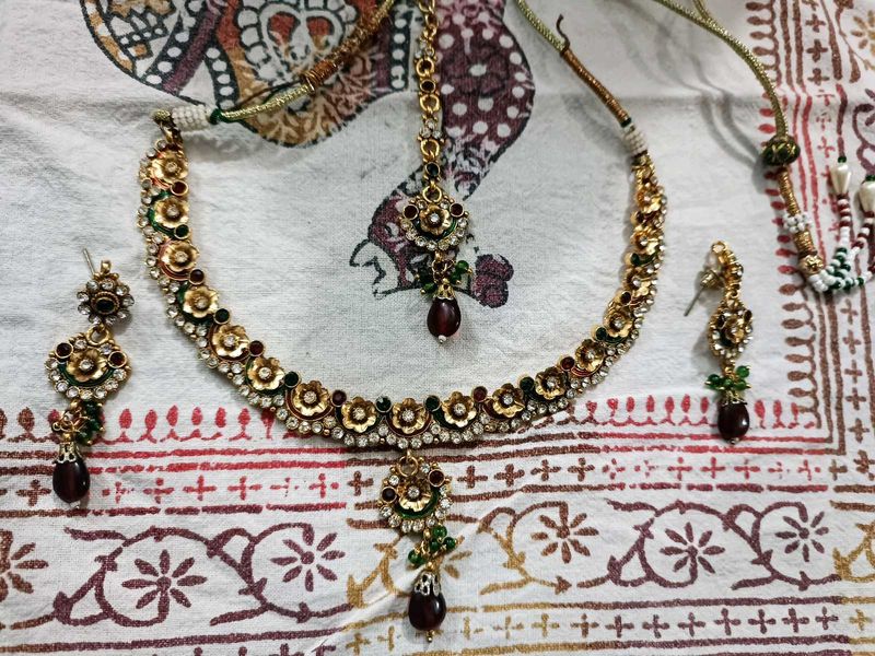 Jewellery Set With Hair Accessories