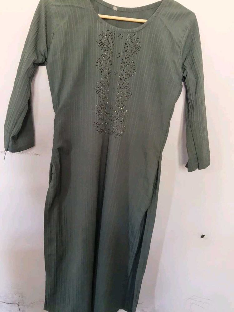 Elegant Green Kurta with Embellishments