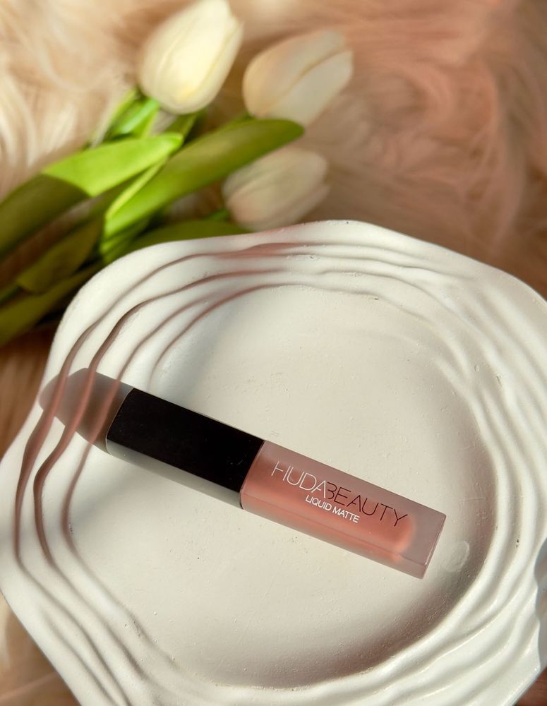 Huda Beauty Liquid Matte Lipstick Shade-Tendsetter