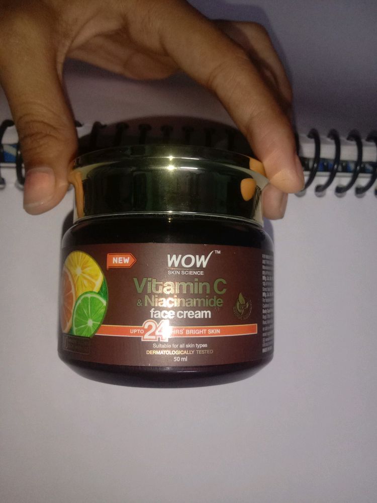Wow Vitamin C And Niacinamide face Moisturizer