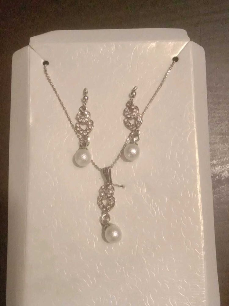 Necklace &amp; Chain With Earings